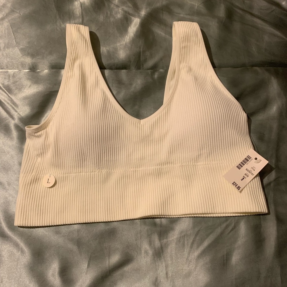 Never worn white bralette/crop top :) size L.